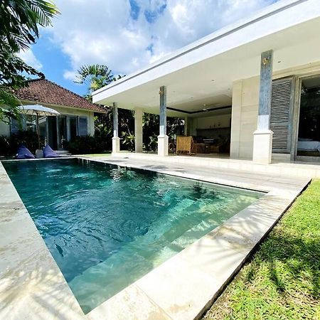 Villa Biru - 500M Batubelig Beach Canggu Exterior foto